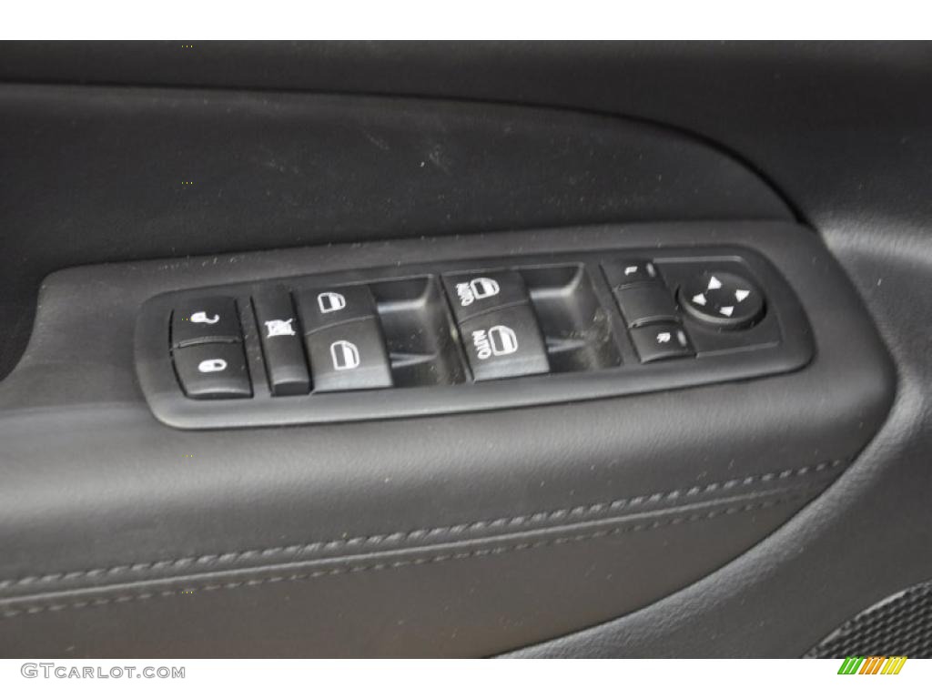 2011 Jeep Grand Cherokee Overland 4x4 Controls Photo #45148877