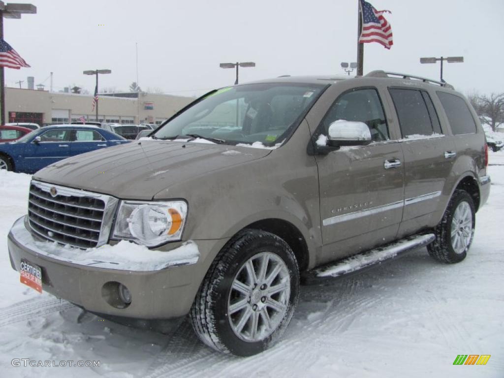 2007 Aspen Limited HEMI 4WD - Light Khaki Beige Metallic / Dark Khaki/Light Graystone photo #1