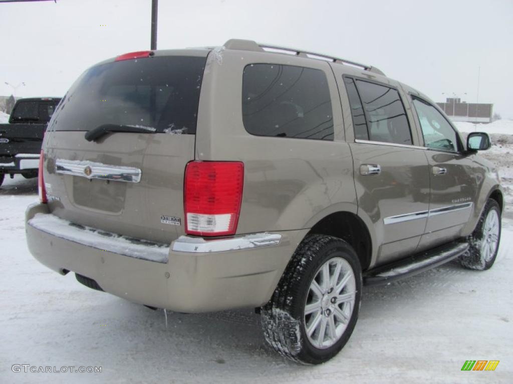 2007 Aspen Limited HEMI 4WD - Light Khaki Beige Metallic / Dark Khaki/Light Graystone photo #2