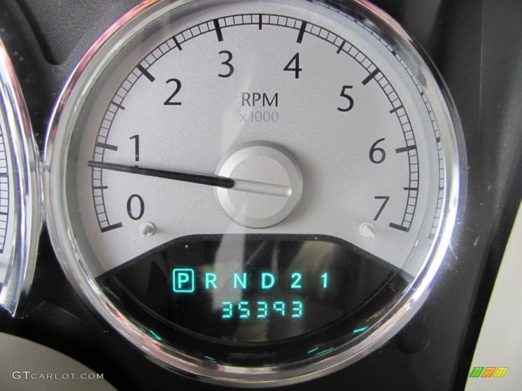 2007 Aspen Limited HEMI 4WD - Light Khaki Beige Metallic / Dark Khaki/Light Graystone photo #3