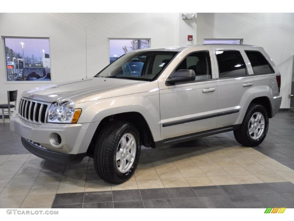 2007 Grand Cherokee Laredo - Light Graystone Pearl / Medium Slate Gray photo #1