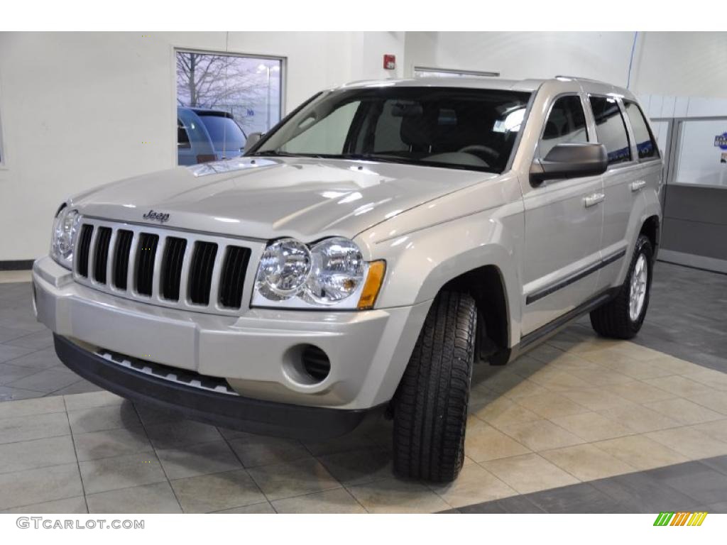 2007 Grand Cherokee Laredo - Light Graystone Pearl / Medium Slate Gray photo #2