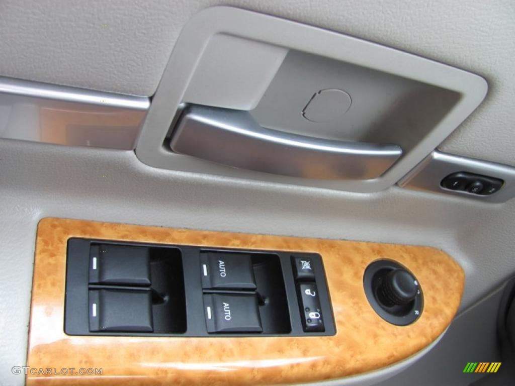 2007 Aspen Limited HEMI 4WD - Light Khaki Beige Metallic / Dark Khaki/Light Graystone photo #11
