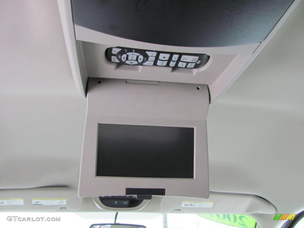 2007 Aspen Limited HEMI 4WD - Light Khaki Beige Metallic / Dark Khaki/Light Graystone photo #16