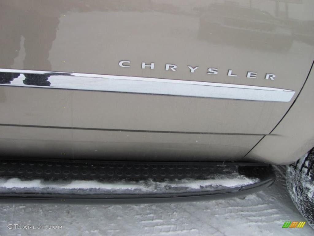 2007 Aspen Limited HEMI 4WD - Light Khaki Beige Metallic / Dark Khaki/Light Graystone photo #24