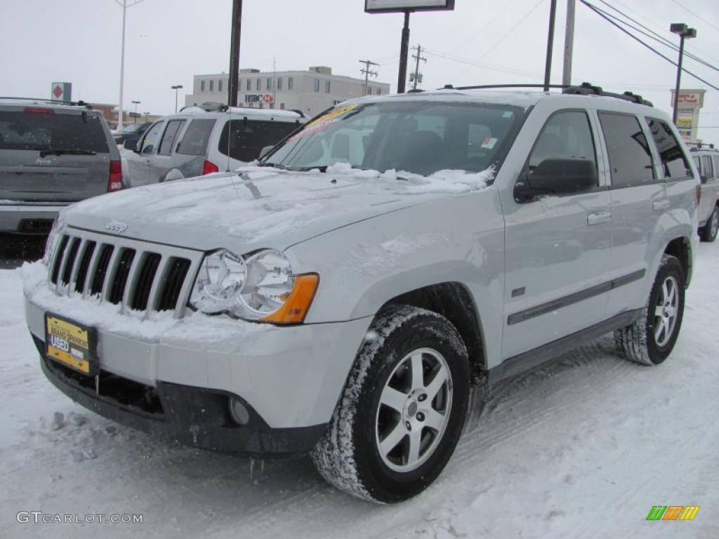 2008 Grand Cherokee Laredo 4x4 - Bright Silver Metallic / Dark Slate Gray/Light Graystone photo #1