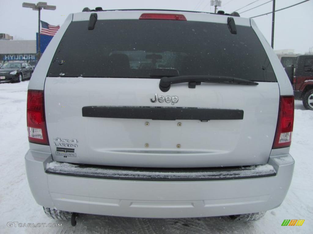 2008 Grand Cherokee Laredo 4x4 - Bright Silver Metallic / Dark Slate Gray/Light Graystone photo #18