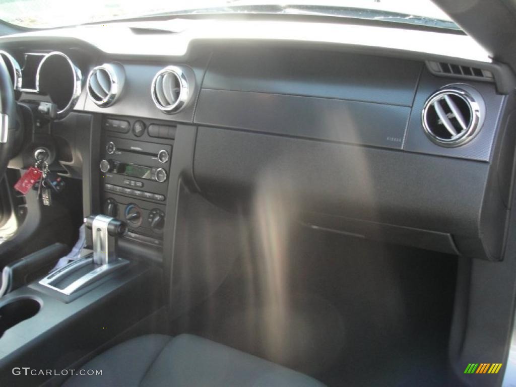 2008 Mustang V6 Premium Coupe - Vapor Silver Metallic / Dark Charcoal photo #20