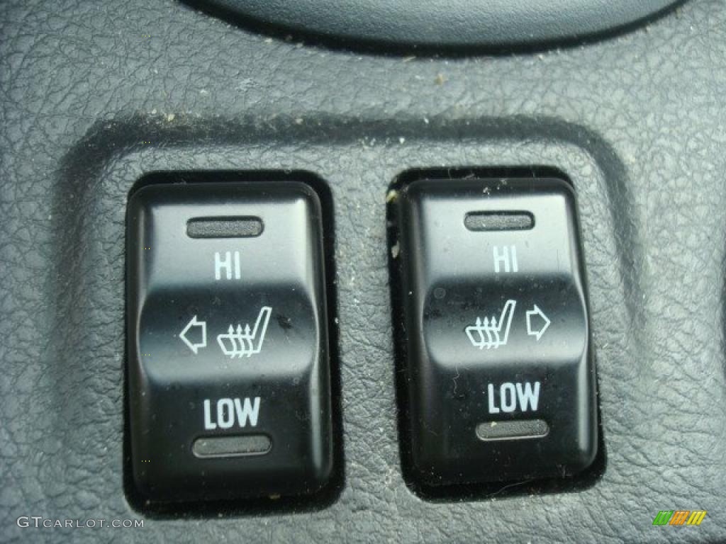 2003 Isuzu Axiom S 2WD Controls Photo #45155302