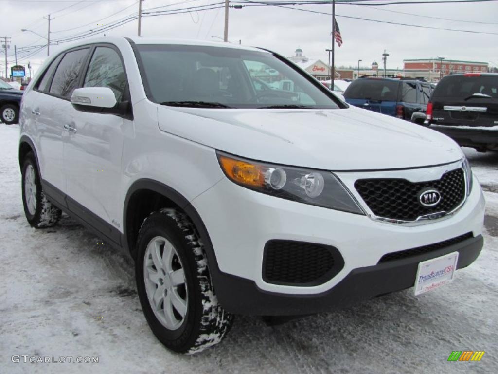 2011 Sorento LX AWD - Snow White Pearl / Beige photo #11