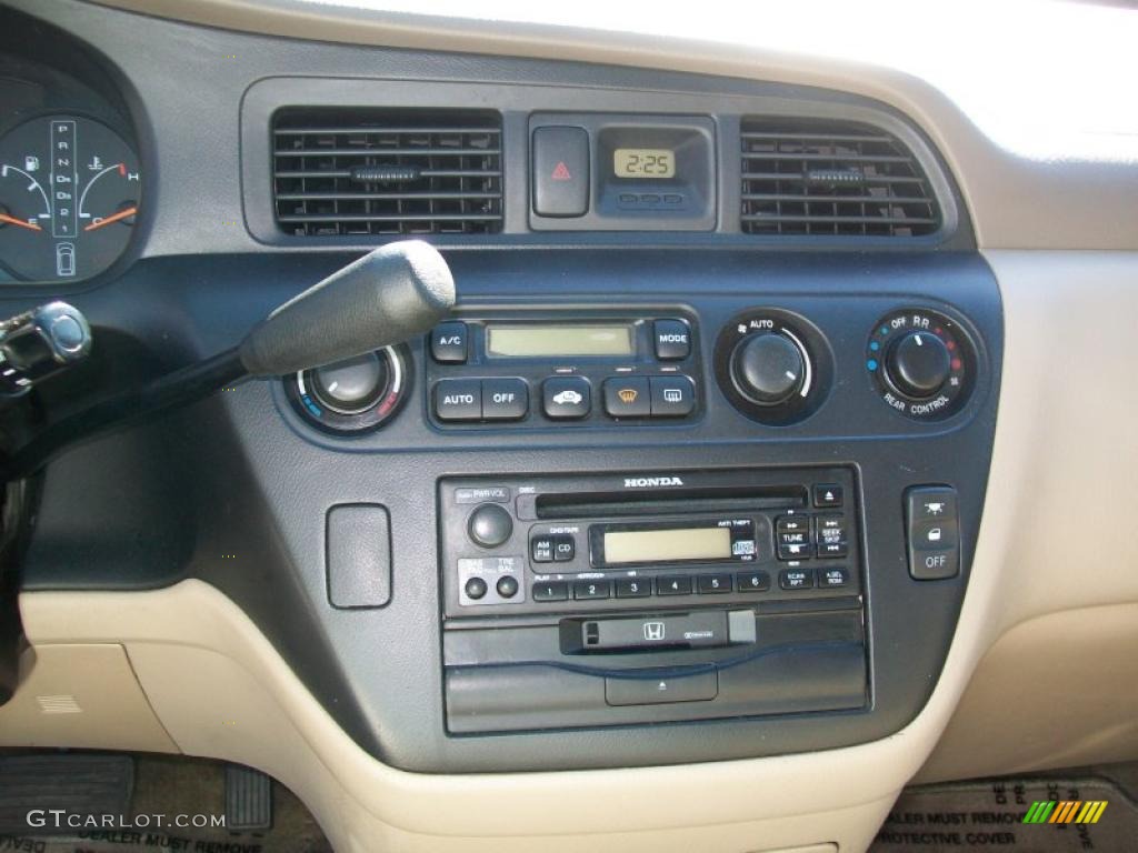 2001 Honda Odyssey EX Controls Photo #45156224