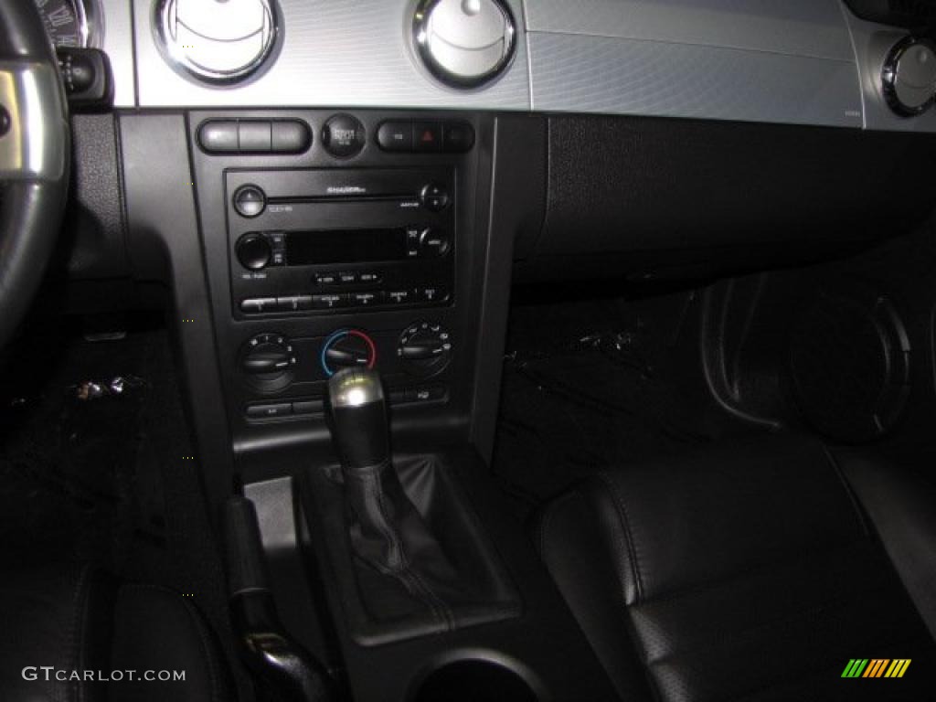 2006 Mustang GT Premium Convertible - Performance White / Dark Charcoal photo #10