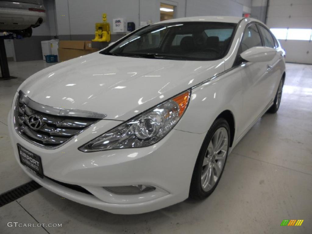 2011 Sonata SE - Pearl White / Black photo #1