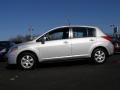 2009 Brillant Silver Nissan Versa 1.8 SL Hatchback  photo #4