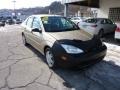 2000 Fort Knox Gold Metallic Ford Focus SE Sedan  photo #3