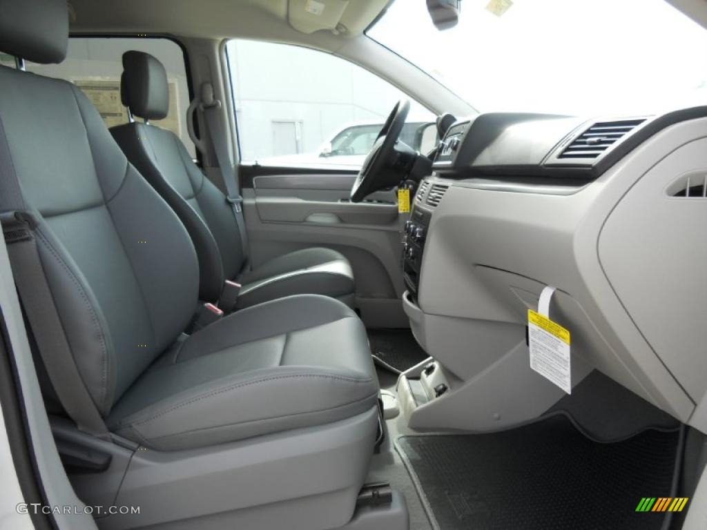 Aero Gray Interior 2011 Volkswagen Routan SE Photo #45163535