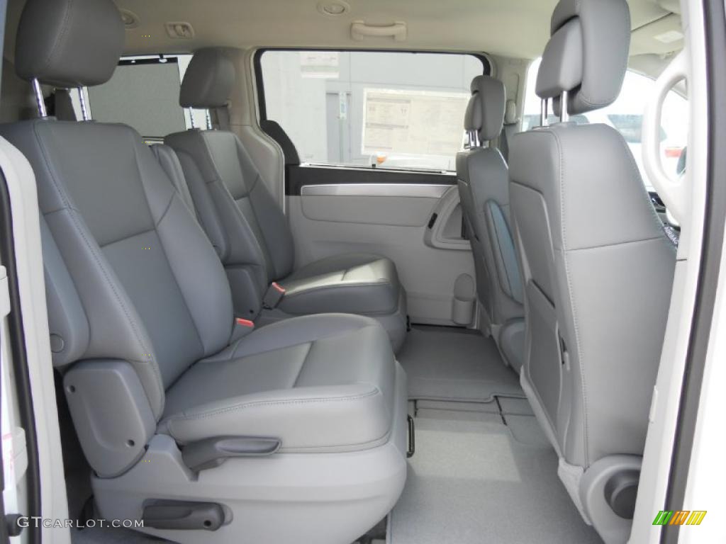 Aero Gray Interior 2011 Volkswagen Routan SE Photo #45163545