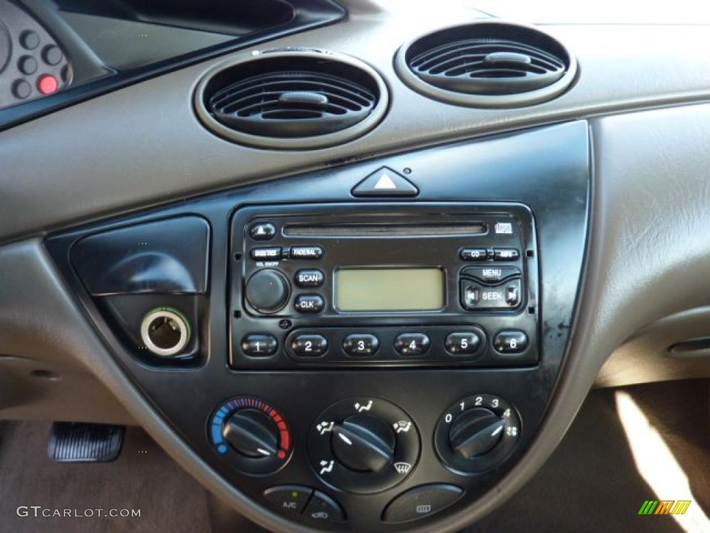 2000 Ford Focus SE Sedan Controls Photo #45163683