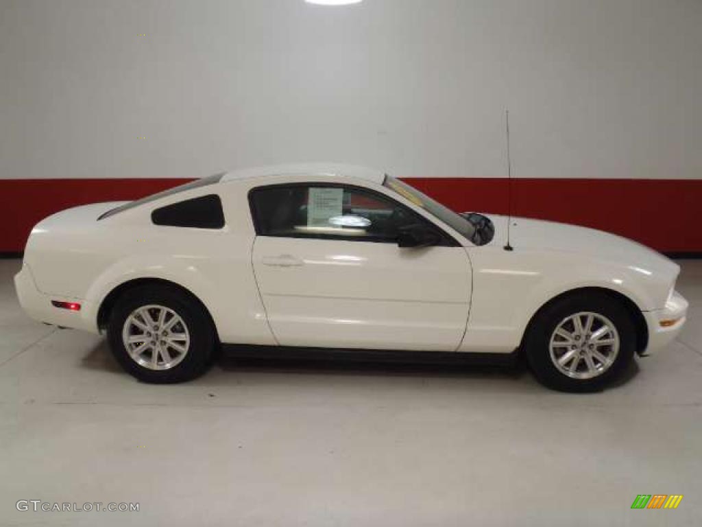 2008 Mustang V6 Deluxe Coupe - Performance White / Light Graphite photo #3