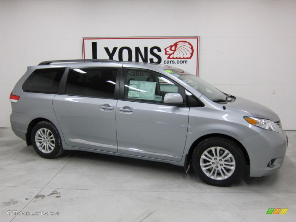 2011 Sienna XLE - Silver Sky Metallic / Light Gray photo #10