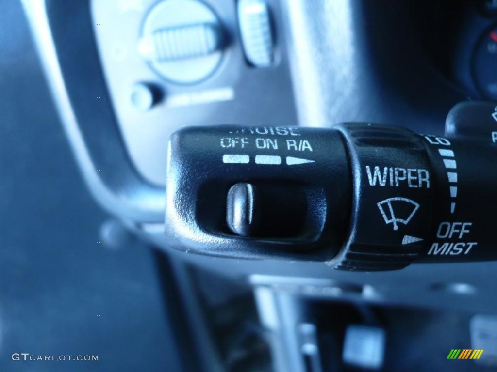2001 Chevrolet S10 LS Extended Cab 4x4 Controls Photo #45175256