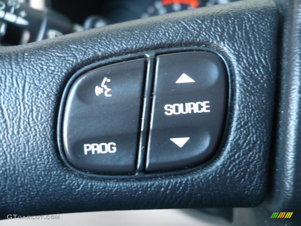 2003 GMC Sierra 2500HD SLT Crew Cab 4x4 Controls Photo #45176680