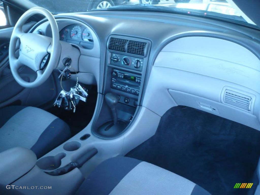 2003 Mustang V6 Coupe - Tropic Green Metallic / Medium Graphite photo #13