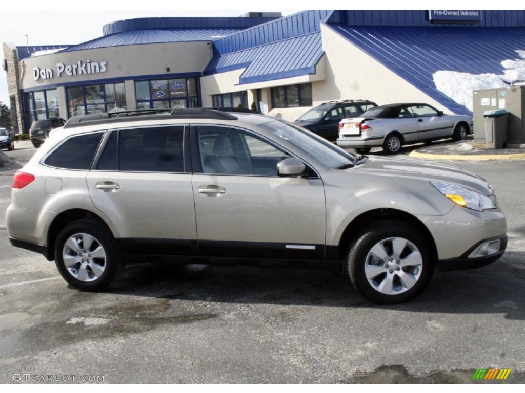 2010 Outback 2.5i Limited Wagon - Harvest Gold Metallic / Warm Ivory photo #4