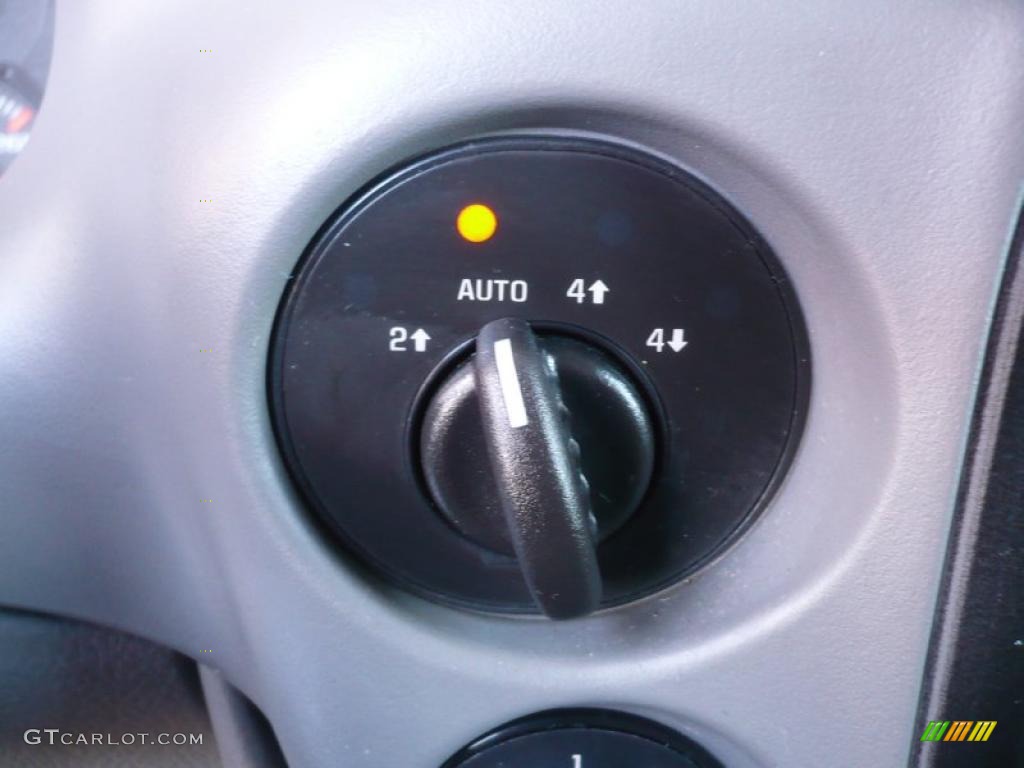 2008 Chevrolet TrailBlazer LT 4x4 Controls Photo #45178892
