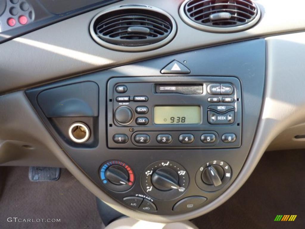 2002 Ford Focus SE Wagon Controls Photo #45184369