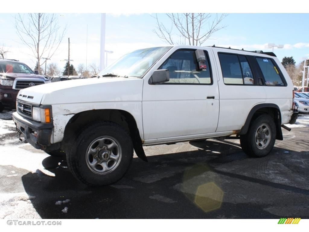 1992 Pathfinder XE 4x4 - Vail White / Dark Red photo #5