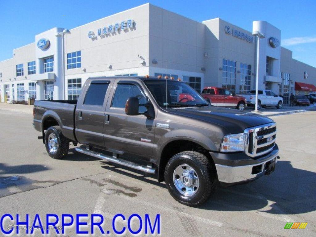 2005 F250 Super Duty XLT Crew Cab 4x4 - Dark Stone Metallic / Tan photo #1