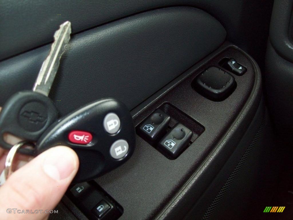 2004 Silverado 1500 Z71 Regular Cab 4x4 - Victory Red / Dark Charcoal photo #6