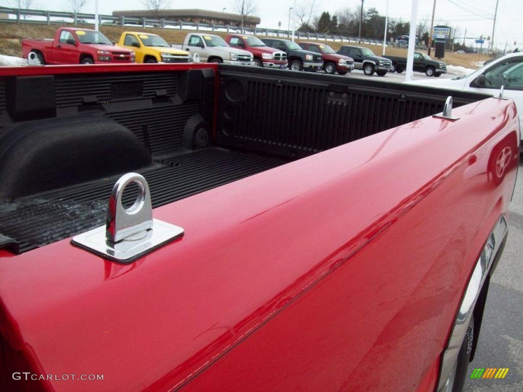2004 Silverado 1500 Z71 Regular Cab 4x4 - Victory Red / Dark Charcoal photo #17