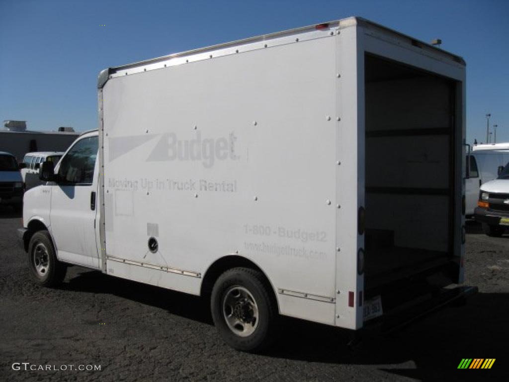 2004 Savana Cutaway 3500 Commercial Moving Truck - White / Gray photo #4