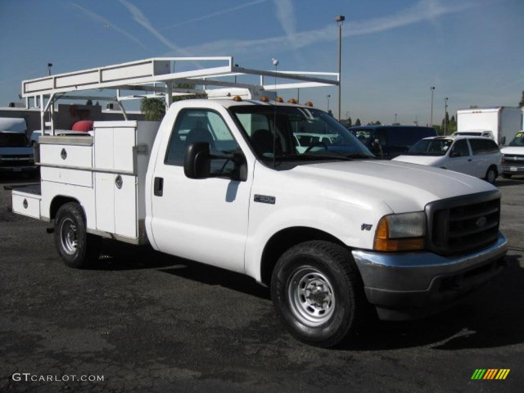 2001 F350 Super Duty XL Regular Cab Chassis - Oxford White / Medium Graphite photo #1