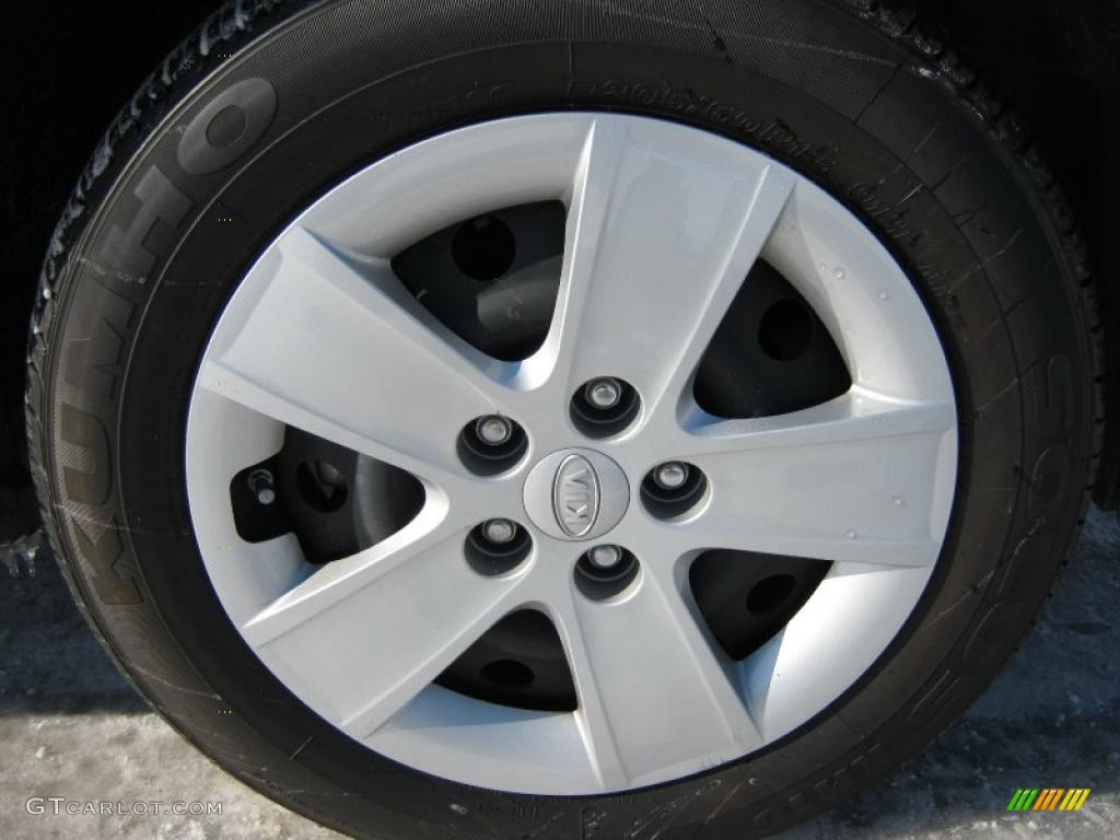 2009 Kia Rondo LX Wheel Photo #45206141
