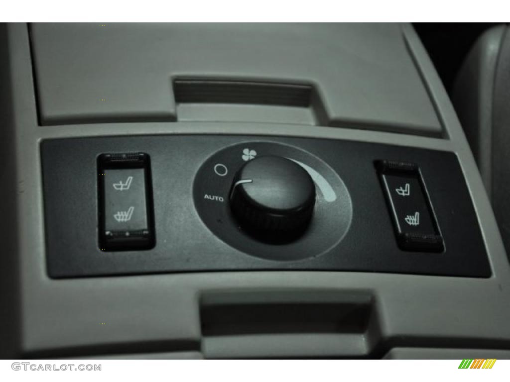 2006 Chrysler Pacifica Touring AWD Controls Photo #45211541