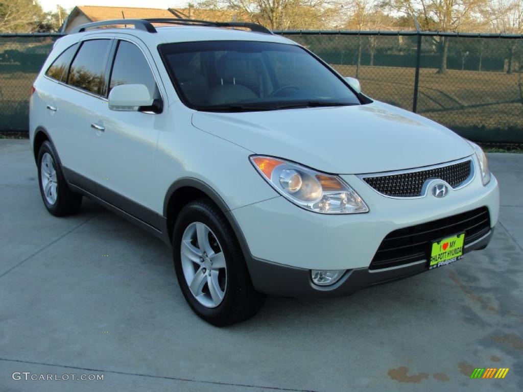 Stone White Hyundai Veracruz