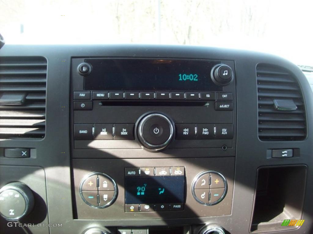 2007 Chevrolet Silverado 1500 LT Extended Cab 4x4 Controls Photo #45214821