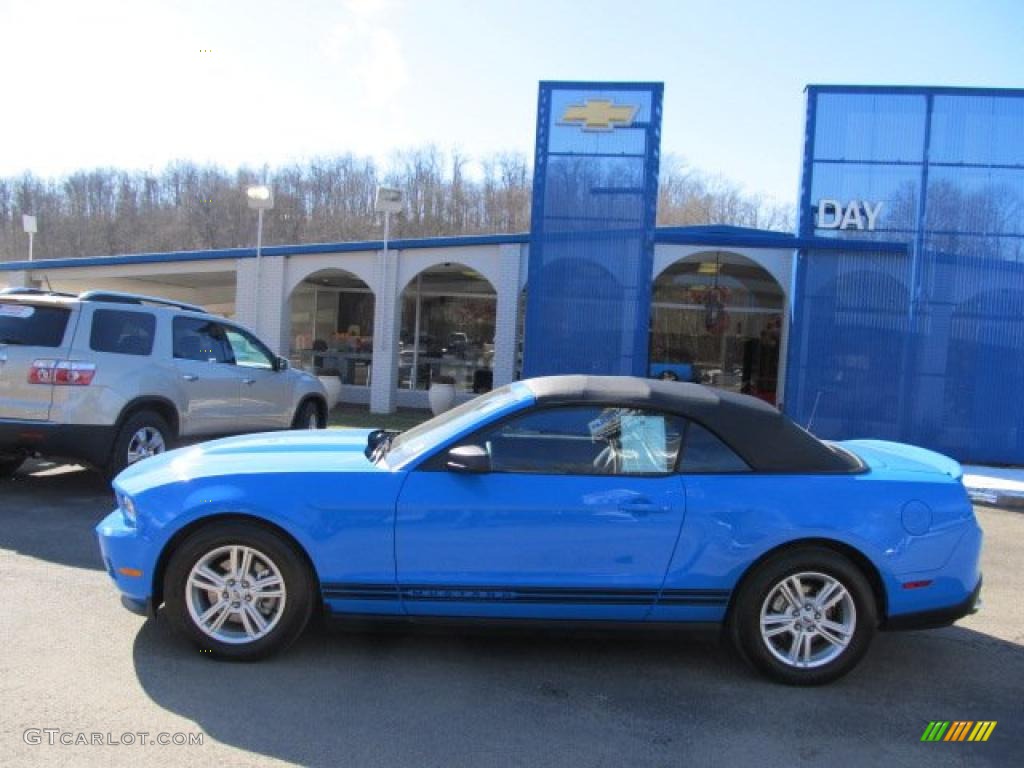 2011 Mustang V6 Convertible - Grabber Blue / Charcoal Black photo #2