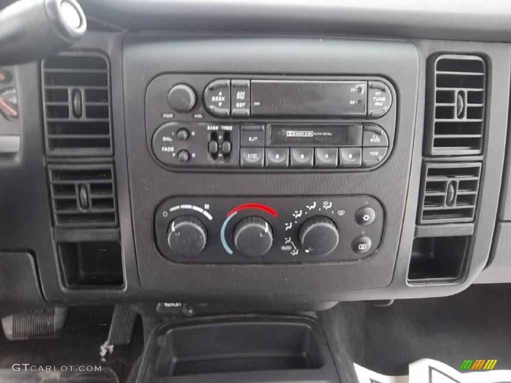 2002 Dodge Dakota SLT Quad Cab Controls Photo #45223333