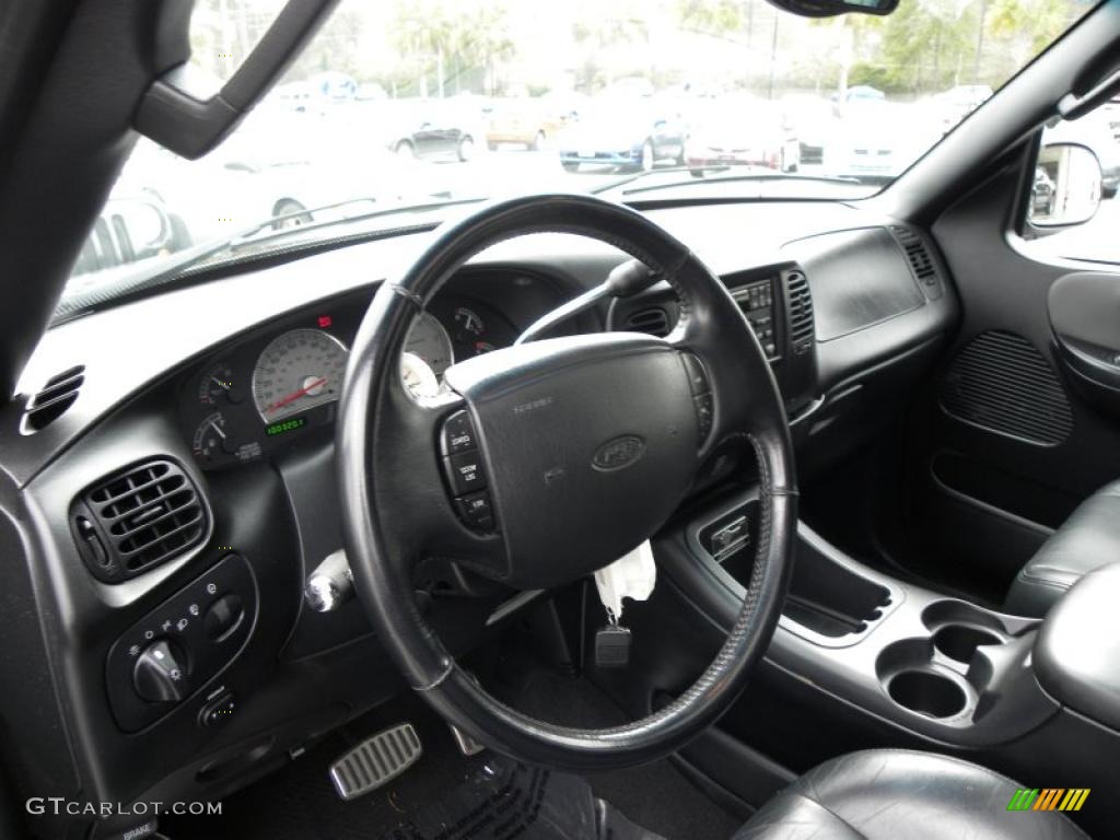 2002 Ford F150 Harley-Davidson SuperCrew Black/Grey Dashboard Photo #45224109