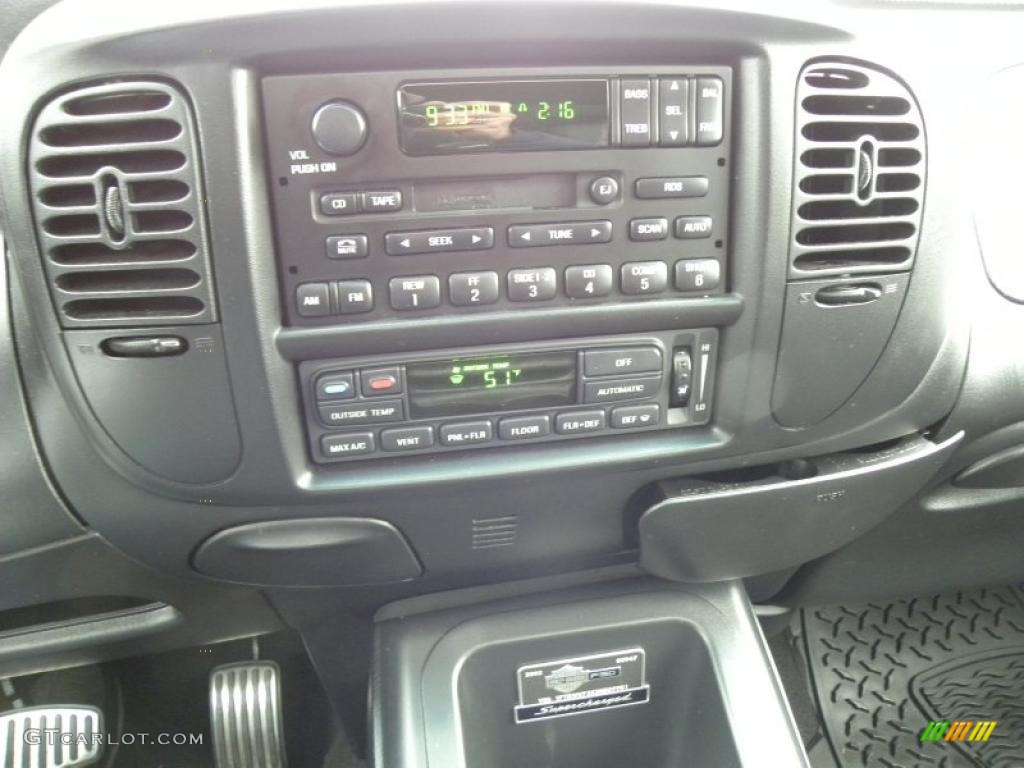 2002 Ford F150 Harley-Davidson SuperCrew Controls Photo #45224349