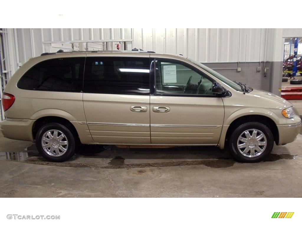 Linen Gold Metallic 2007 Chrysler Town & Country Limited Exterior Photo #45224405