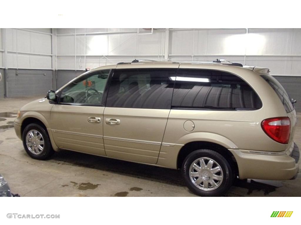 2007 Town & Country Limited - Linen Gold Metallic / Dark Khaki/Light Graystone photo #6