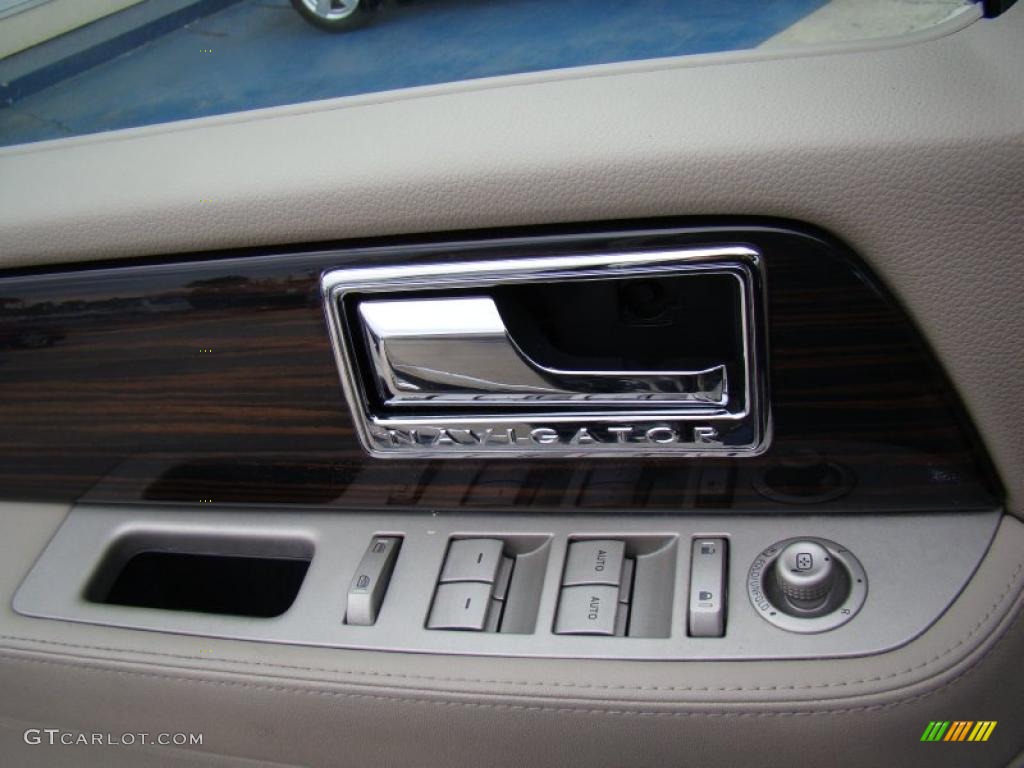 2008 Navigator Luxury - Vapor Silver Metallic / Stone photo #28