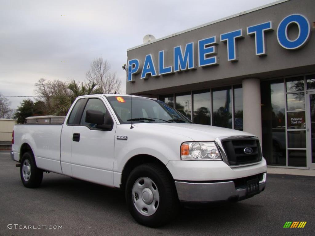 2004 F150 XL Regular Cab - Oxford White / Medium Graphite photo #2