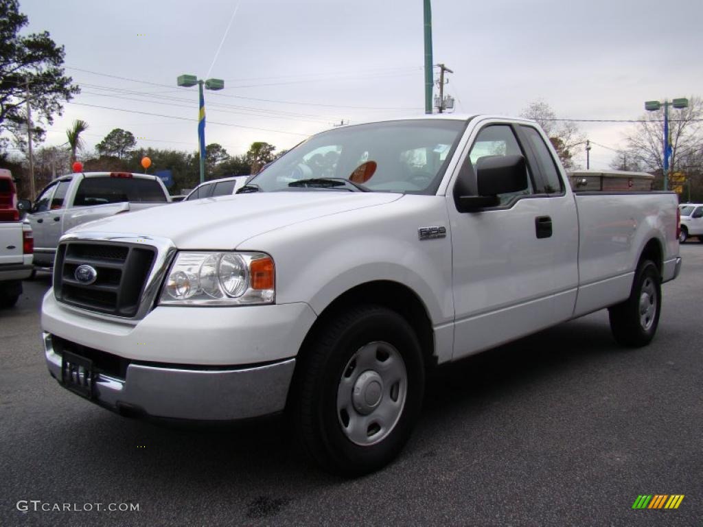 2004 F150 XL Regular Cab - Oxford White / Medium Graphite photo #4