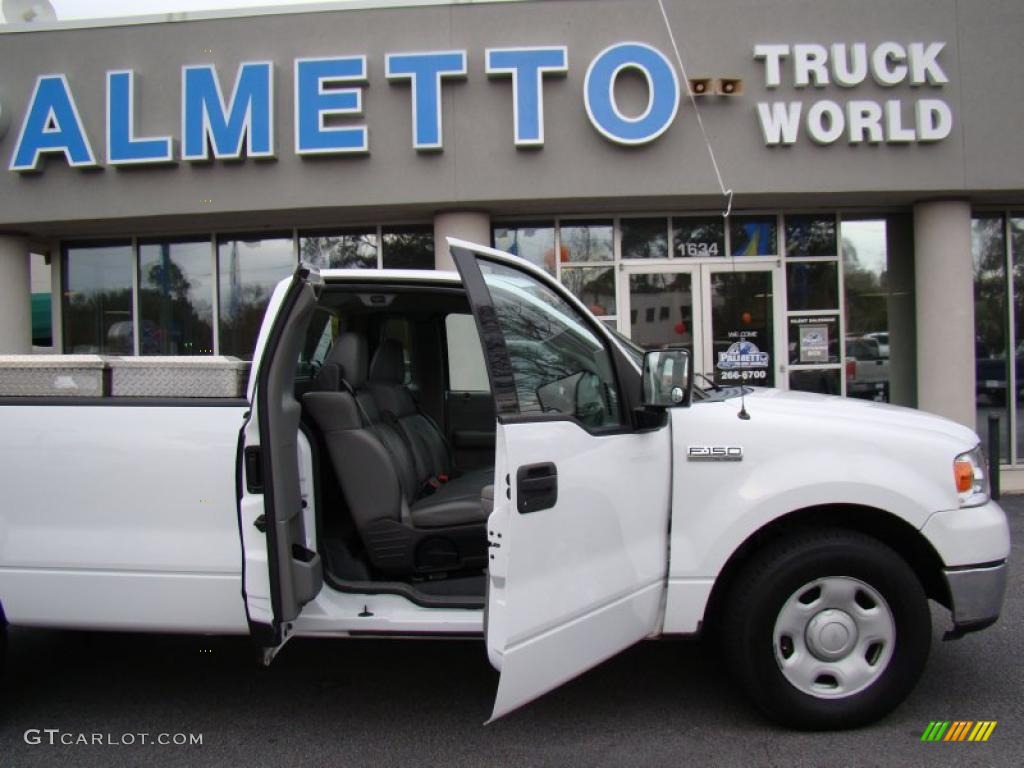 2004 F150 XL Regular Cab - Oxford White / Medium Graphite photo #13